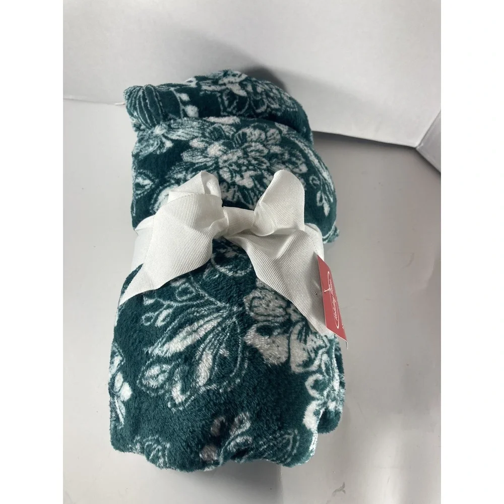 NO Sew Throw Kit   Christmas fleece New 50